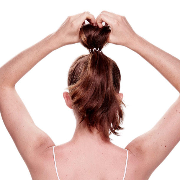 79931-frisuren-mit-invisibobble-bow-bun-1