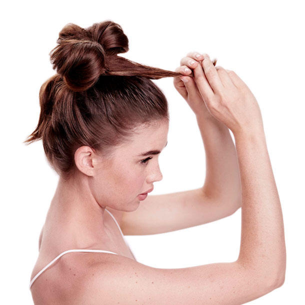 79934-frisuren-mit-invisibobble-bow-bun-4